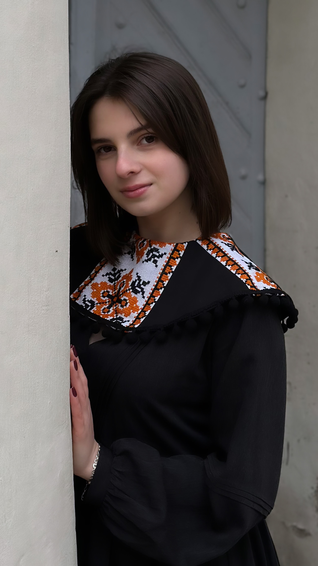 Комірець з вишивкою, який символізує щастя і любов Комірець з вишивкою, який символізує щастя і любов